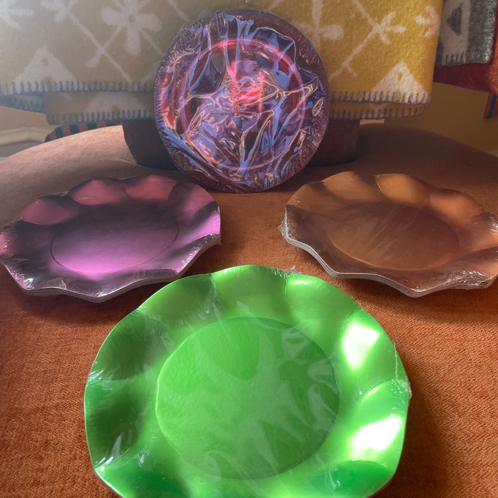 Set of 4 Fun Party Plates!